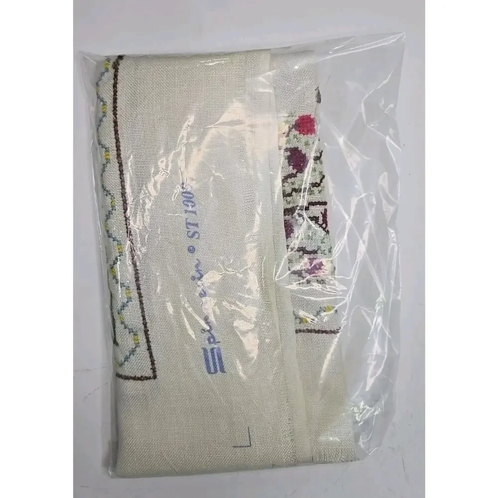 Vintage Spinnerin ST1009 Hand Embroidered‎ U295